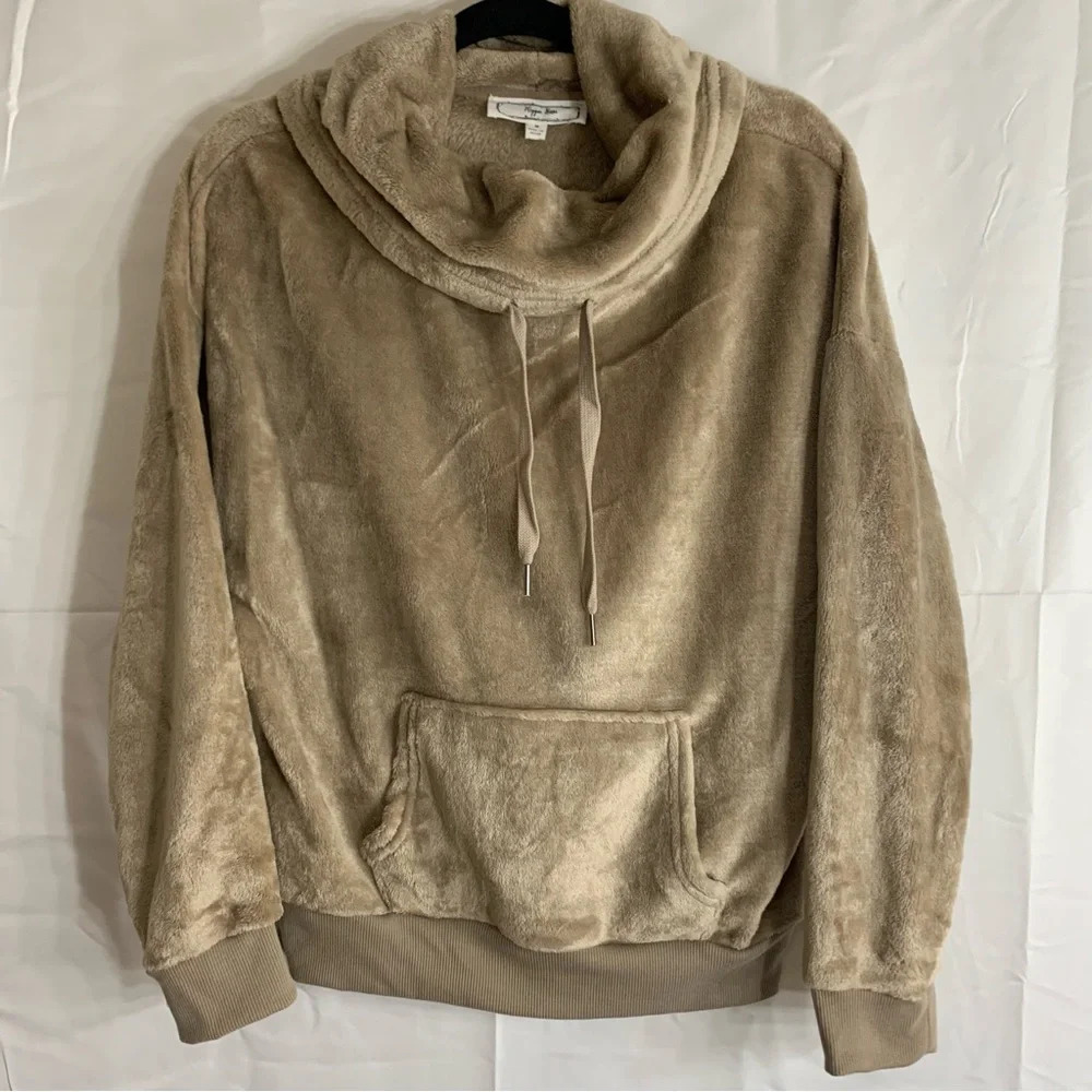 NWoT Hippie Rose Faux Fur Fuzzy Cowl Neck Pullover Tan Sweatshirt, size M - Picture 9 of 9